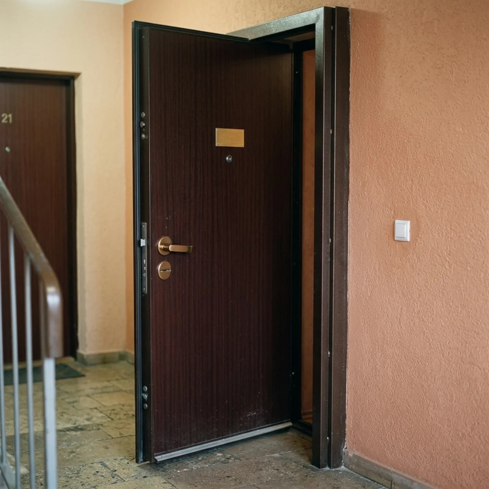 Installation d’une porte blindée par un serrurier SRI